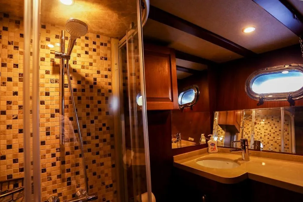 Botel Luxury Hotel Boat In Bodrum Marina Turecko